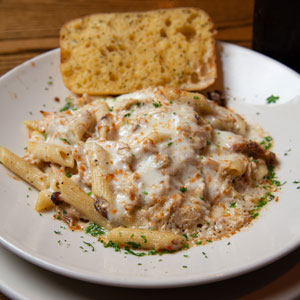 CHICKEN ALFREDO PASTA